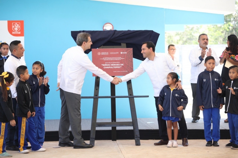 Autoridades inauguran escuelas en Kanasín