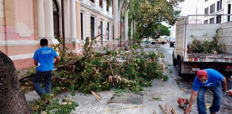 Ayuntamiento atiende afectaciones por intensa lluvia