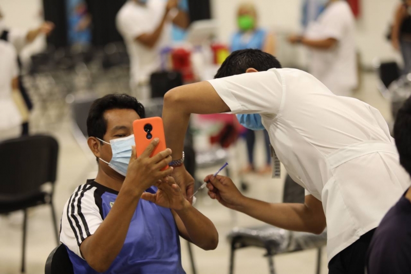 Aplicarán segunda dosis de AstraZeneca a cuarentones de 51 municipios