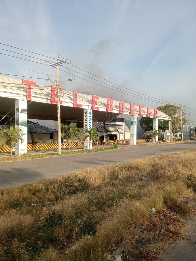 Incendio en "Telebodega", controlado