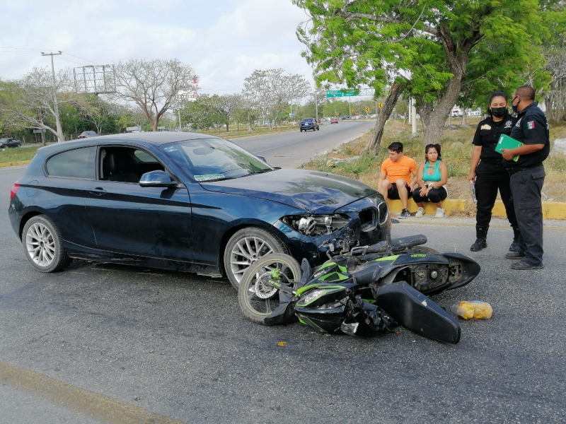 Siniestro vial en carretera Mérida-Motul deja a una motociclista lesionada
