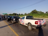 Chocan 11 vehículos sobre la Mérida-Motul 