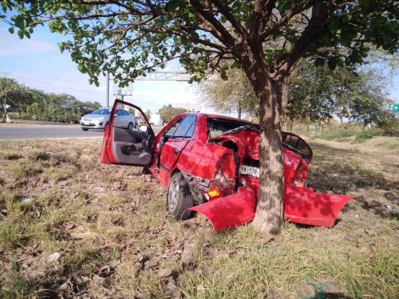 Conductor termina con la cara ensangrentada tras siniestro vial