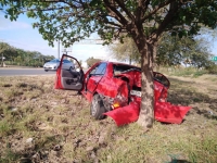 Conductor termina con la cara ensangrentada tras siniestro vial