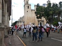 Antorchistas protestan contra recortes presupuestales