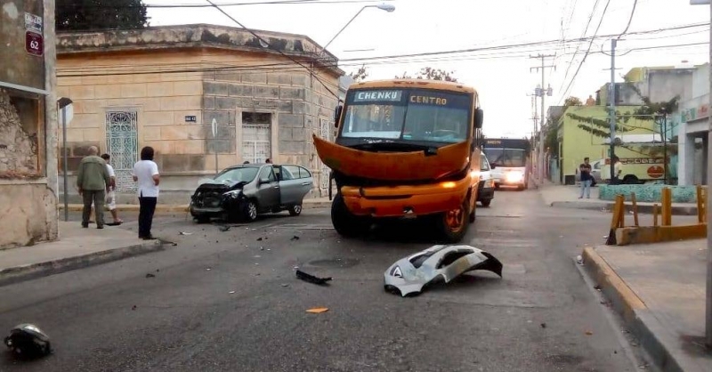 Conductora provoca accidente en el Centro Histórico