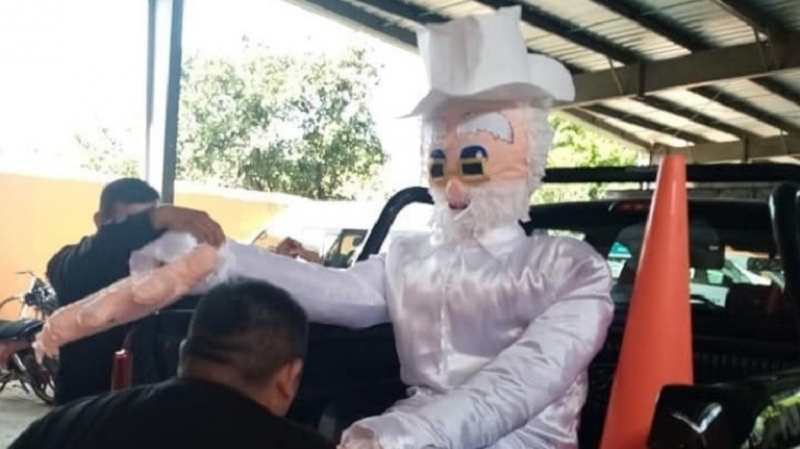 Monumental muñeco de "año viejo" causa revuelo entre los yucatecos