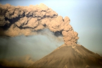 Continuará Popocatépetl con actividad intensa-moderada