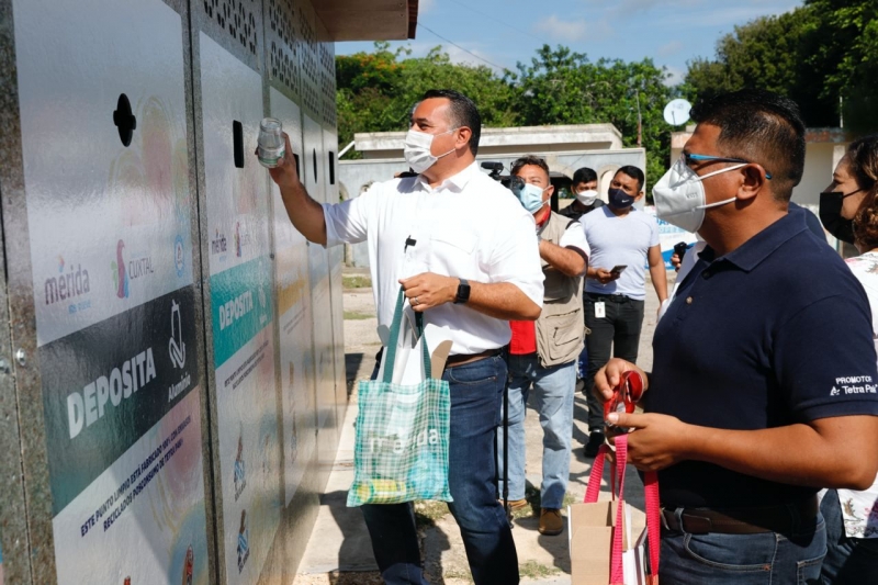 Renán Barrera inaugura Punto Verde Tetra Pak en Dzununcán