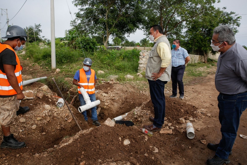 Renán Barrera supervisa obras de infraestructura en colonia Dzununcán