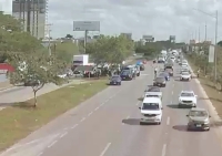 Conductor de camioneta choca a patrulla de SSP en Periférico