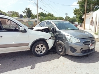 Se pasa alto y choca