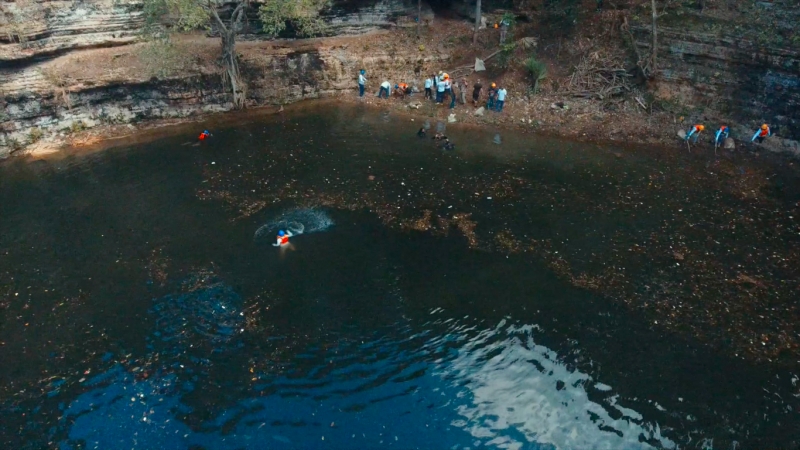 Ambientalistas rescatan cenote Yax Ek