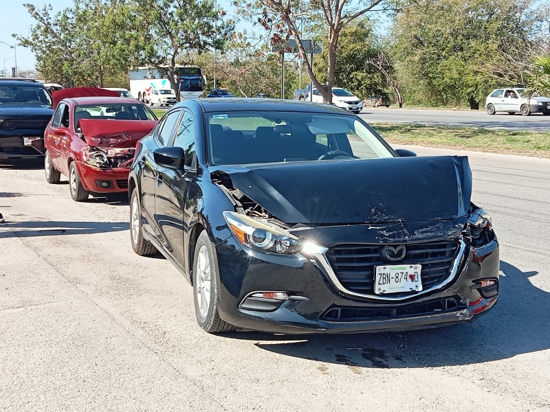 Carambola deja caos vehicular