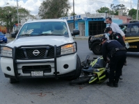 Camioneta de la SSP choca contra motocicleta