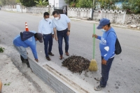 Supervisa alcalde desazolve de rejillas en comisarías