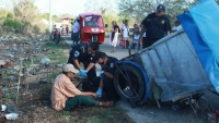 Choque de motocicleta y triciclo deja cuatro heridos