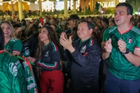 Miles festejan en Zonas Fan triunfo de M&eacute;xico