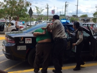 Sorprenden a pareja robando en Walmart de Caucel