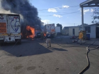 Reportan incendio al interior de empresa avícola