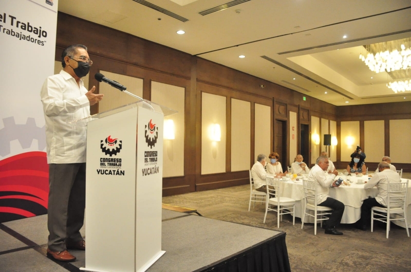 Con desayuno Congreso del Trabajo conmemora 1 de mayo