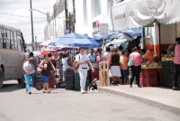 Comerciantes informales amenazan con regresar a las calles aun sin permiso