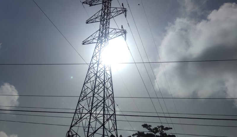“Accidente” en mantenimiento de líneas de alta tensión deja sin luz a 1.3 millones 