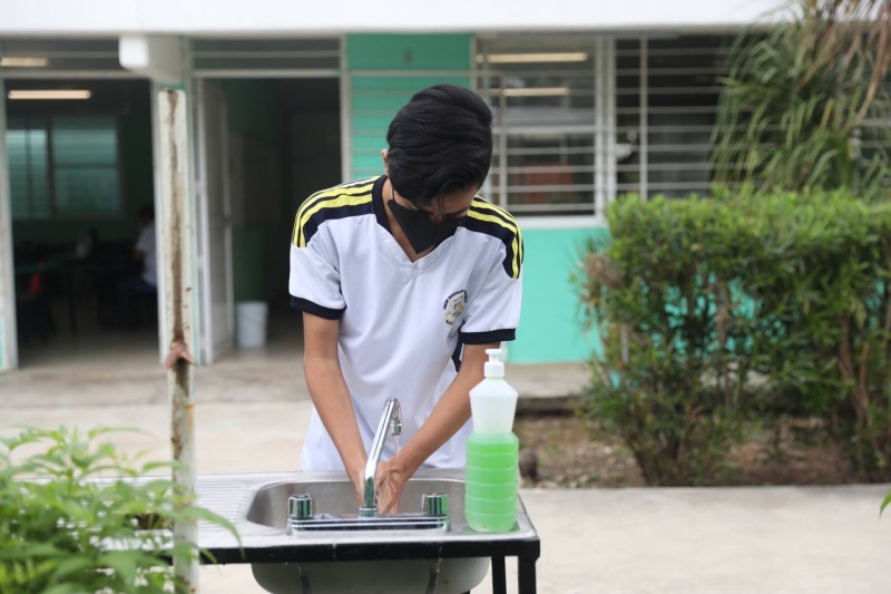 Supervisa Vila Dosal que protocolos del regreso a clases se cumplan