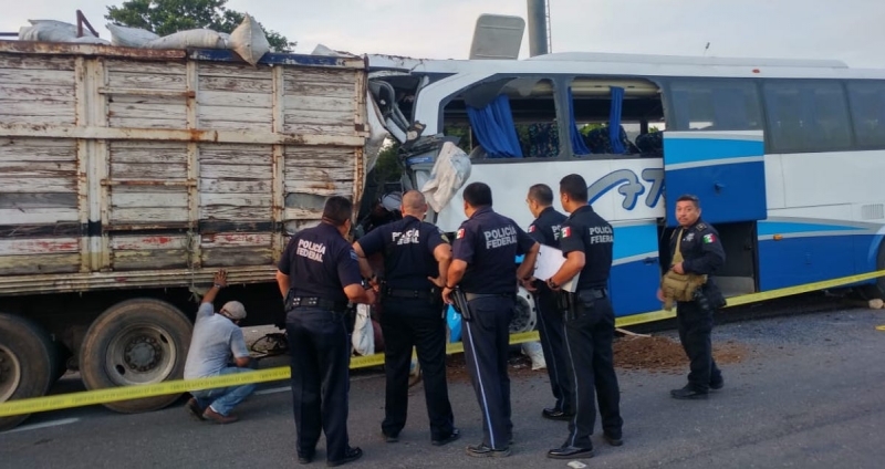 Choque de autobús deja tres muertos en la vía Campeche-Mérida