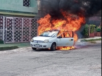 Se incendia vehículo en la García Ginerés