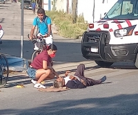 Motociclista choca a bicicleta en avenida Jacinto Canek; hay un herido 