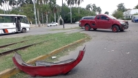 Intenta ganar el paso a camión y choca en colonia Itzimná