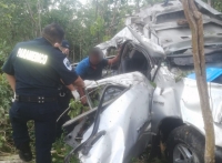 Siniestro vial deja un muerto y un herido en la Mérida-Cancún