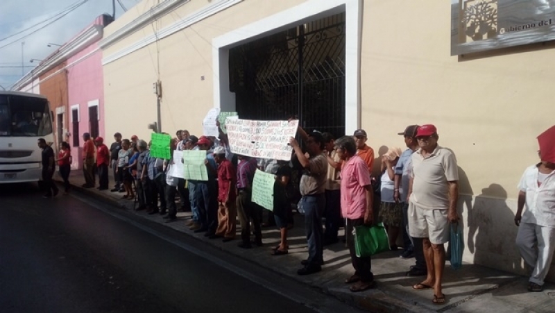 Ejidatarios de Cinco Colonias toman oficinas del IVEY