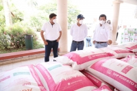 Entrega Vila Dosal apoyos a productores ganaderos y agrícolas