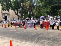 Jubilados del IMSS protestan por pagos de Afore