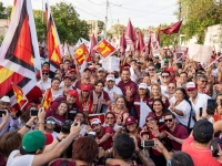“Ola roja” del PT enciende inicio de campaña de Huacho y Claudia en Yucatán