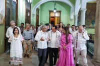 &quot;Huacho&quot; recibe a embajadores y funcionarios federales en Palacio de Gobierno