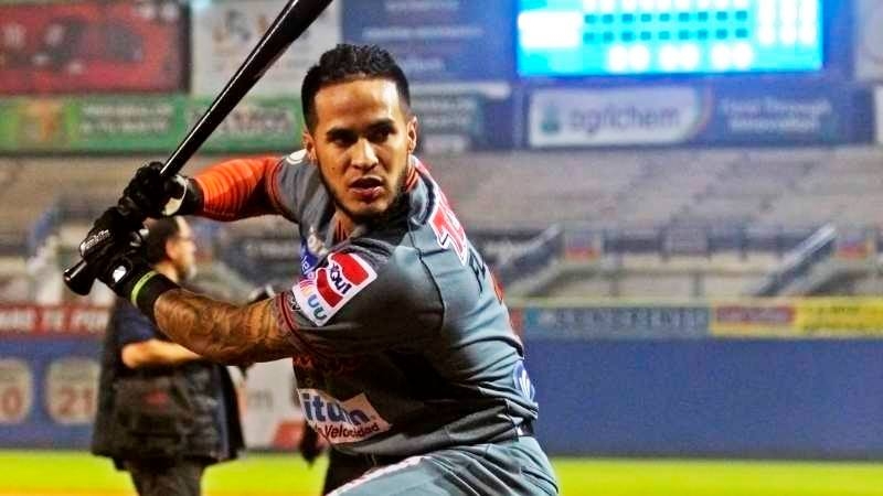 Infielder Jorge Flores se une a la manada de Leones