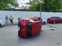 Mujer protagoniza siniestro vial