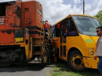 Tren embiste a autobús de ruta Chuburná