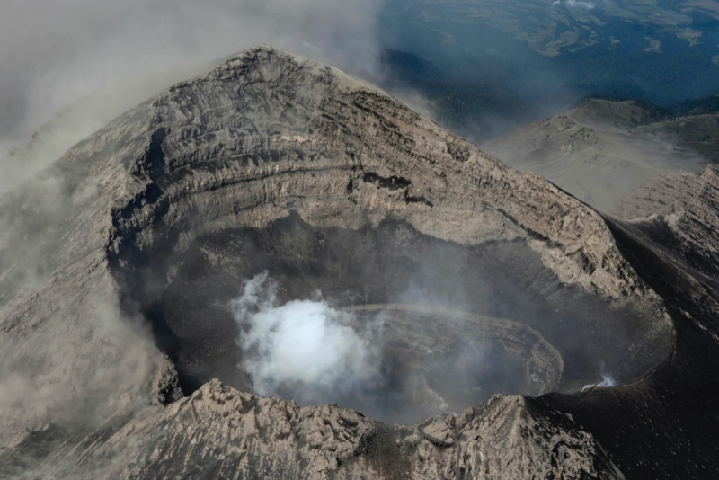 Descartan cambios en la morfología del cráter del Popocatépetl