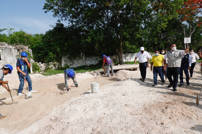 Supervisa Renán obras en parque de Dzibilchaltún