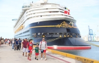 Arriba crucero Disney Magic a costas yucatecas