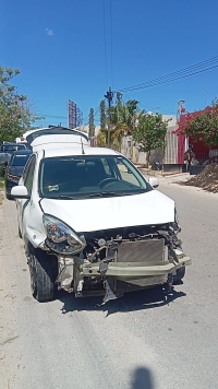 Conductor pierde el control tras esquivar bid&oacute;n