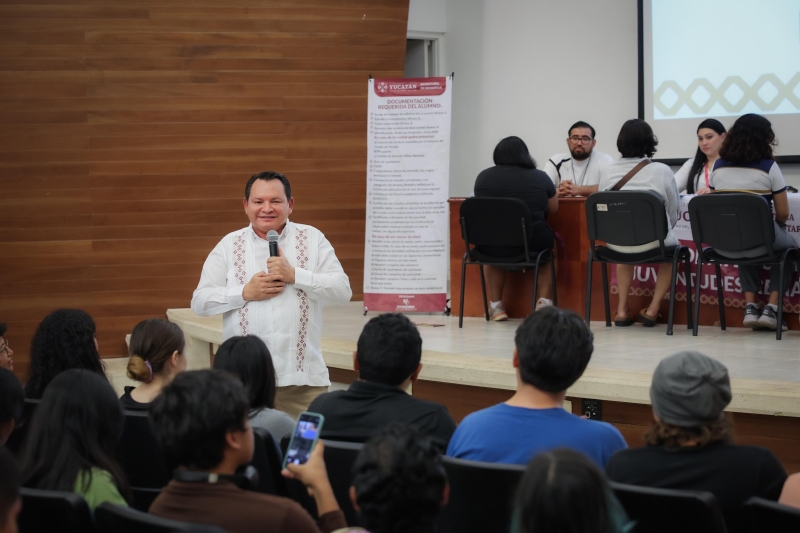 Supervisa gobernador registro de becas a universitarios