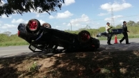 Aparatosa volcadura en el Periférico de Mérida