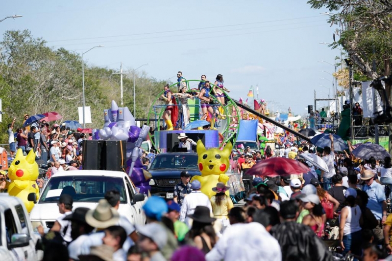 Miles disfrutan desfile de “Batalla de Flores” y dicen adiós al Carnaval