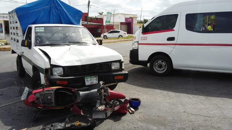 Motociclista se fractura la pierna en accidente