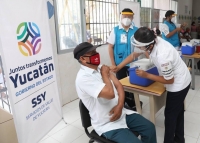 Confirma Vila llegada de 105 mil vacunas para Mérida